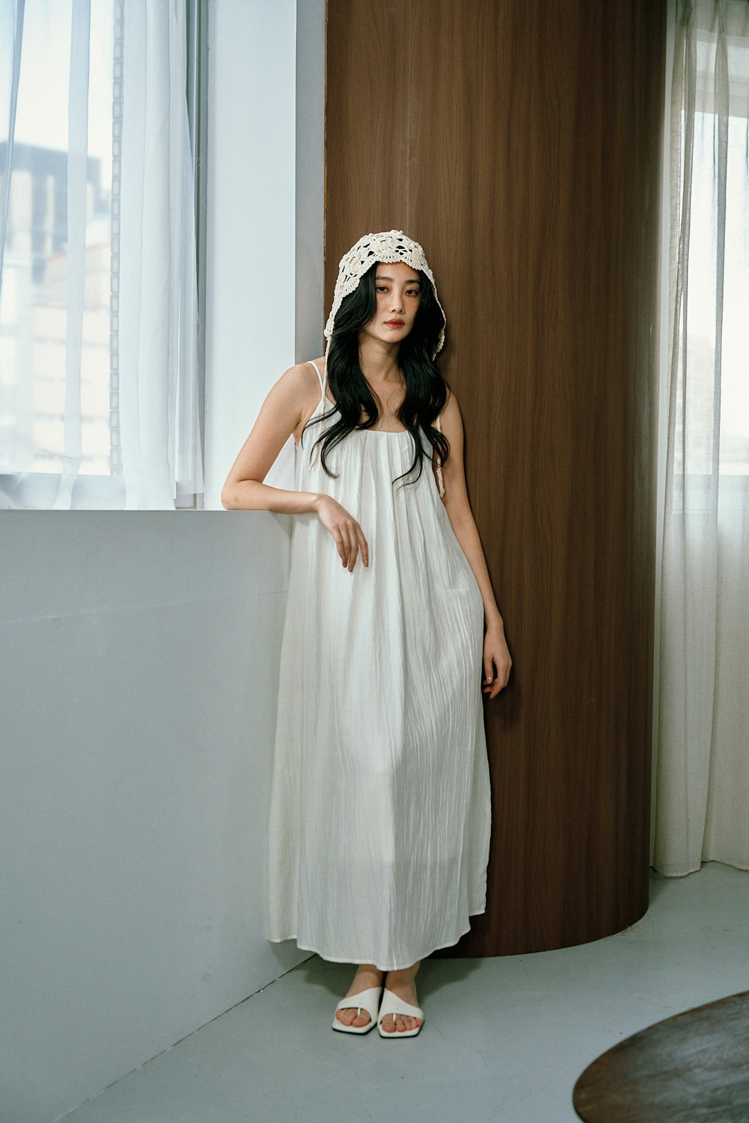 垂墜掛脖長洋裝(米白)