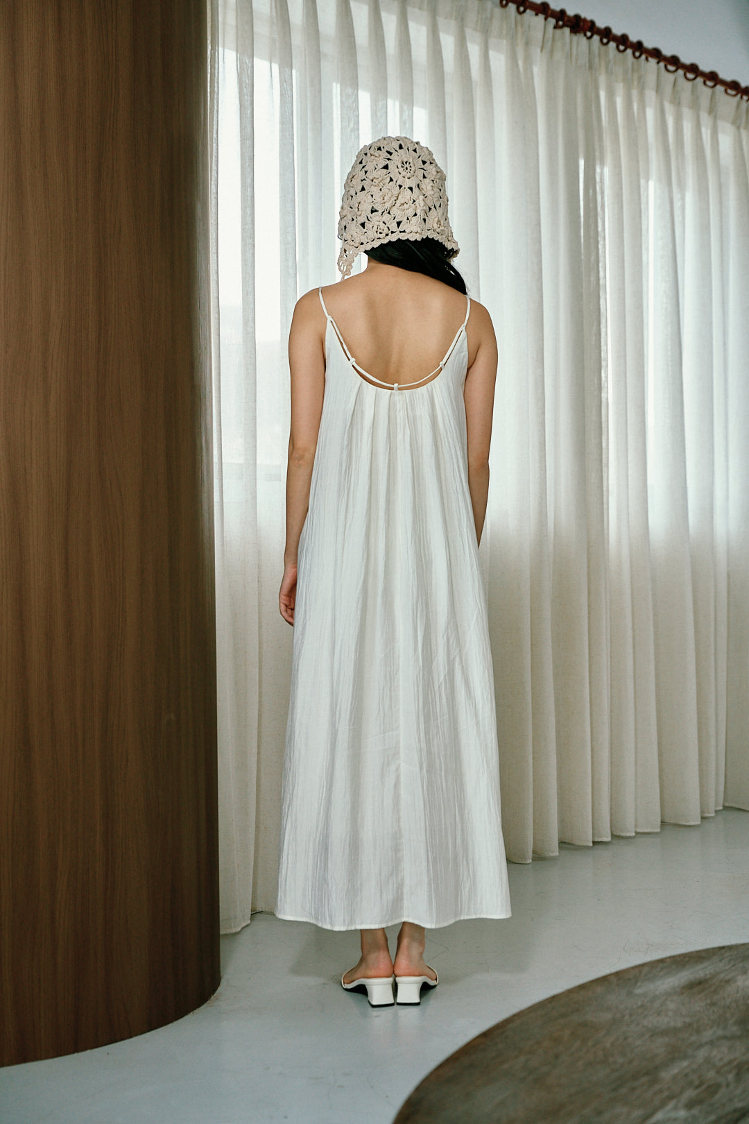 垂墜掛脖長洋裝(米白)