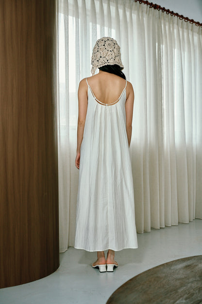 垂墜掛脖長洋裝(米白)